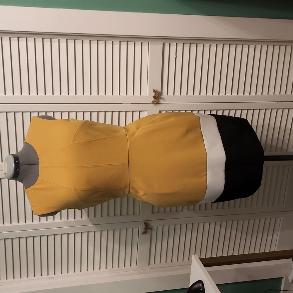 Mustard colored sheath dress with pockets size 8
